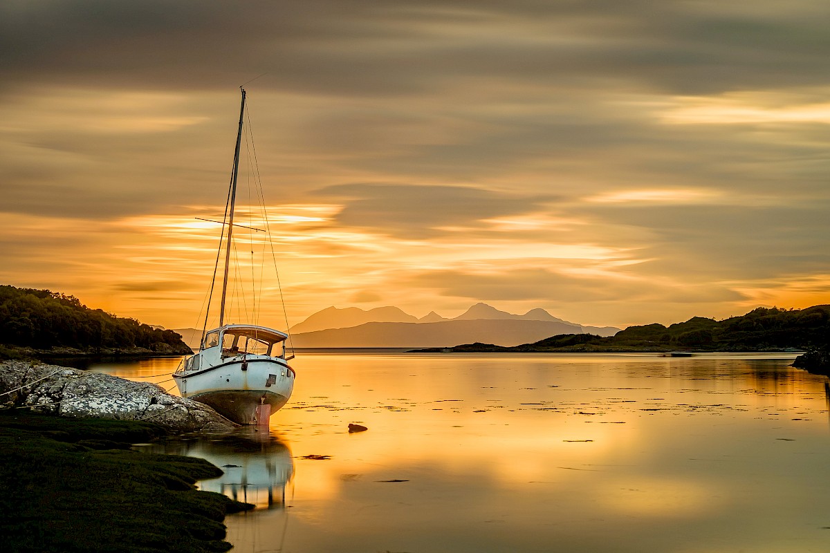A boat on the rocks at Glenuig | Steven Marshall Photography